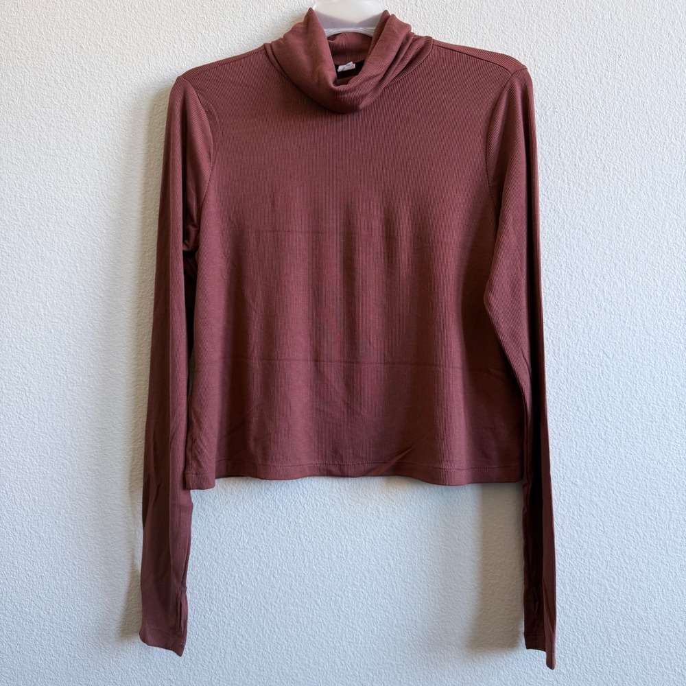 Old Navy Ultralite Go-Dry Ribbed Turtleneck Cropped Top Mauve Medium NEW